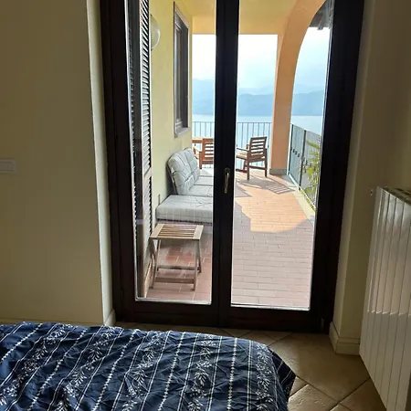 Traum-balkon Mit Panoramablick Und Pool Am Maggiore Apartment