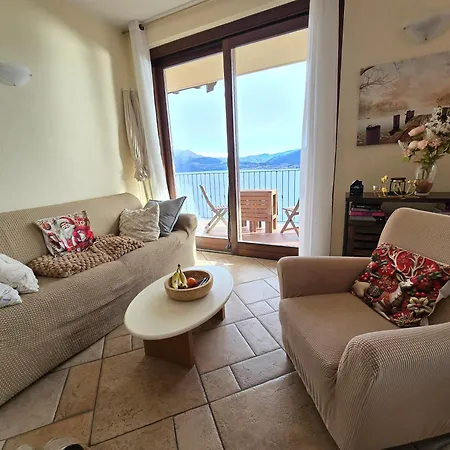 Traum-balkon Mit Panoramablick Und Pool Am Maggiore