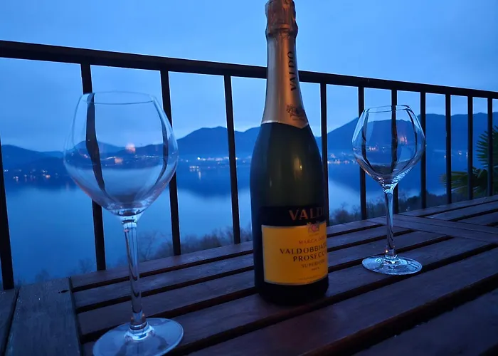 Maggiore - Traumbalkon Mit Seeblick & Pool Und 2 Sz アパート